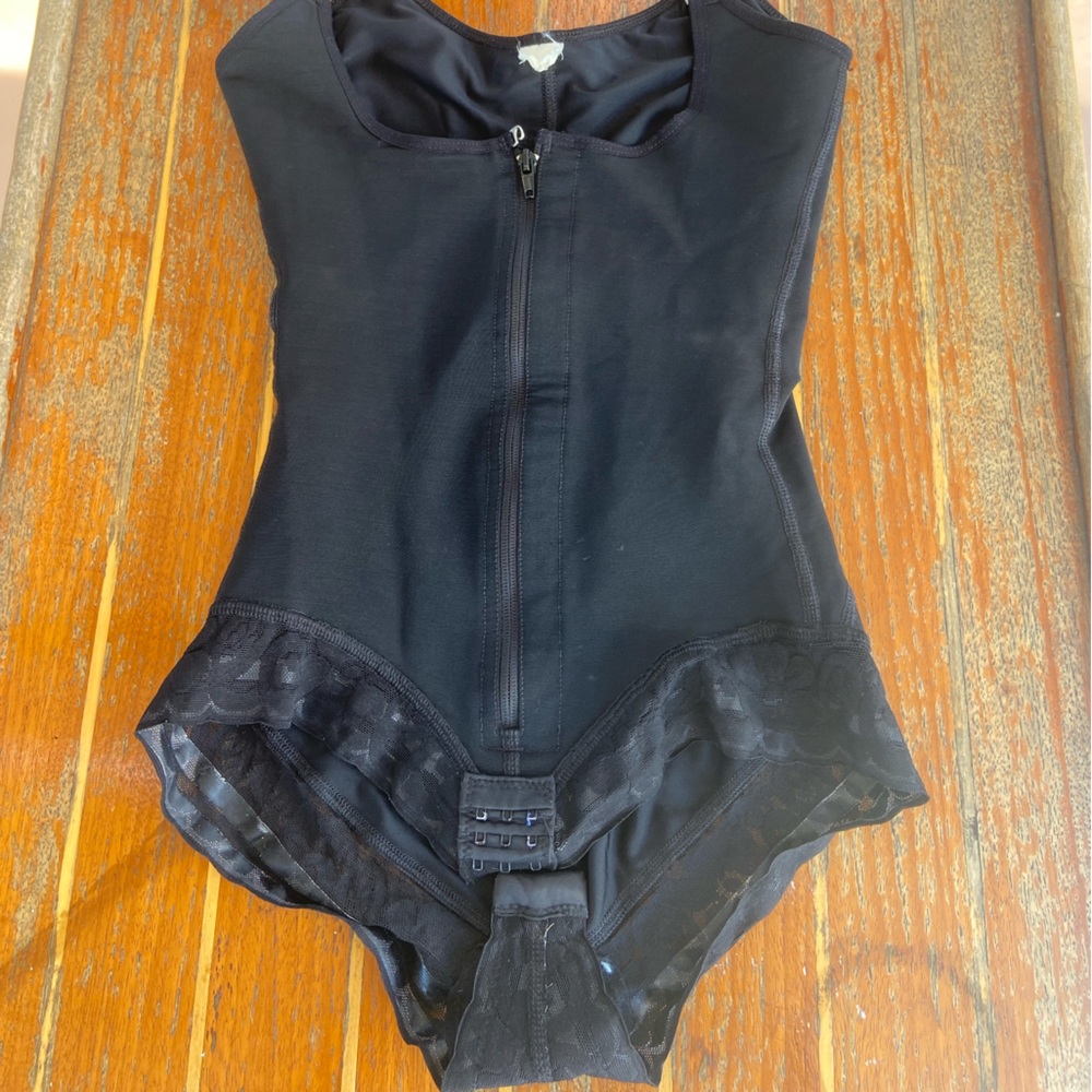 SHAPEWEAR